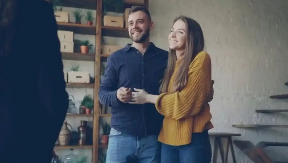 Układanie podłóg — panele i deska